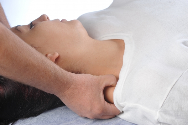 גבעון פלד מומחה להפגת כאבי ראש, כאבי כתפיים והקרנות לזרועות